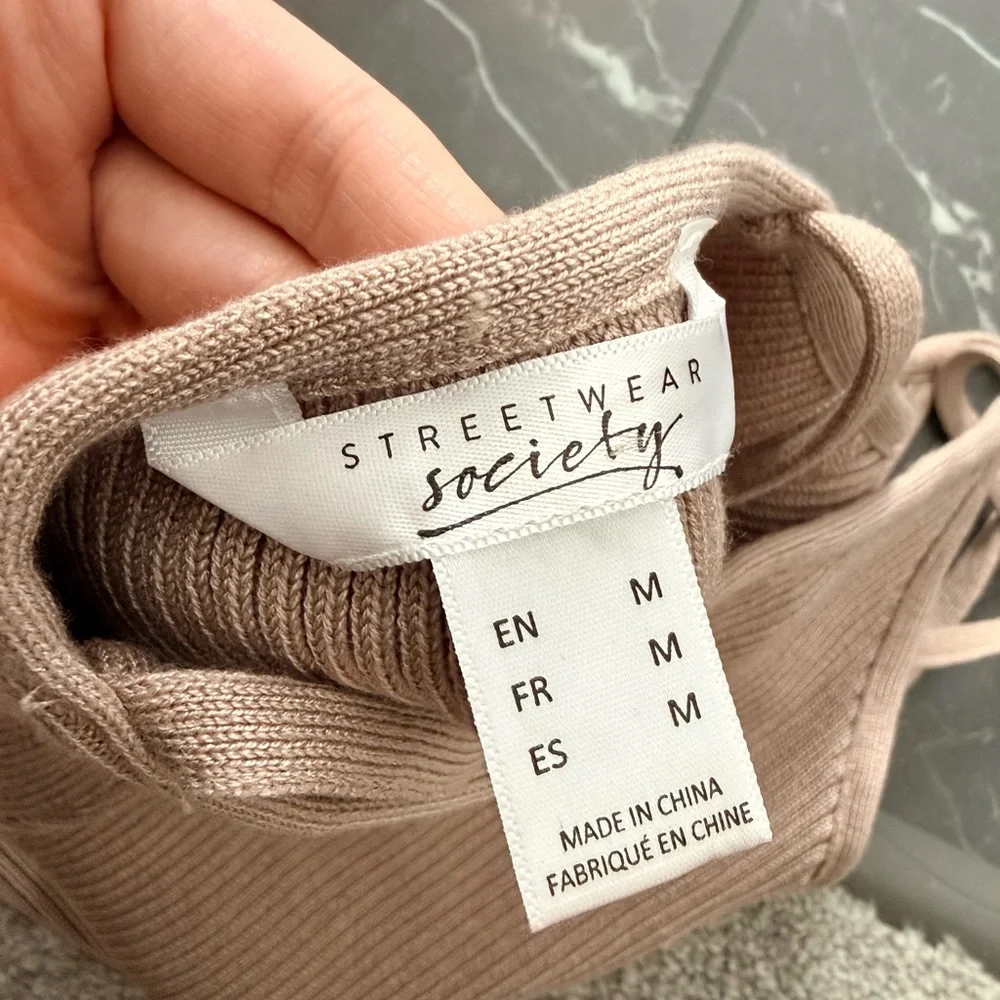 Tan Ribbed Crop Top - Picture 3 of 3